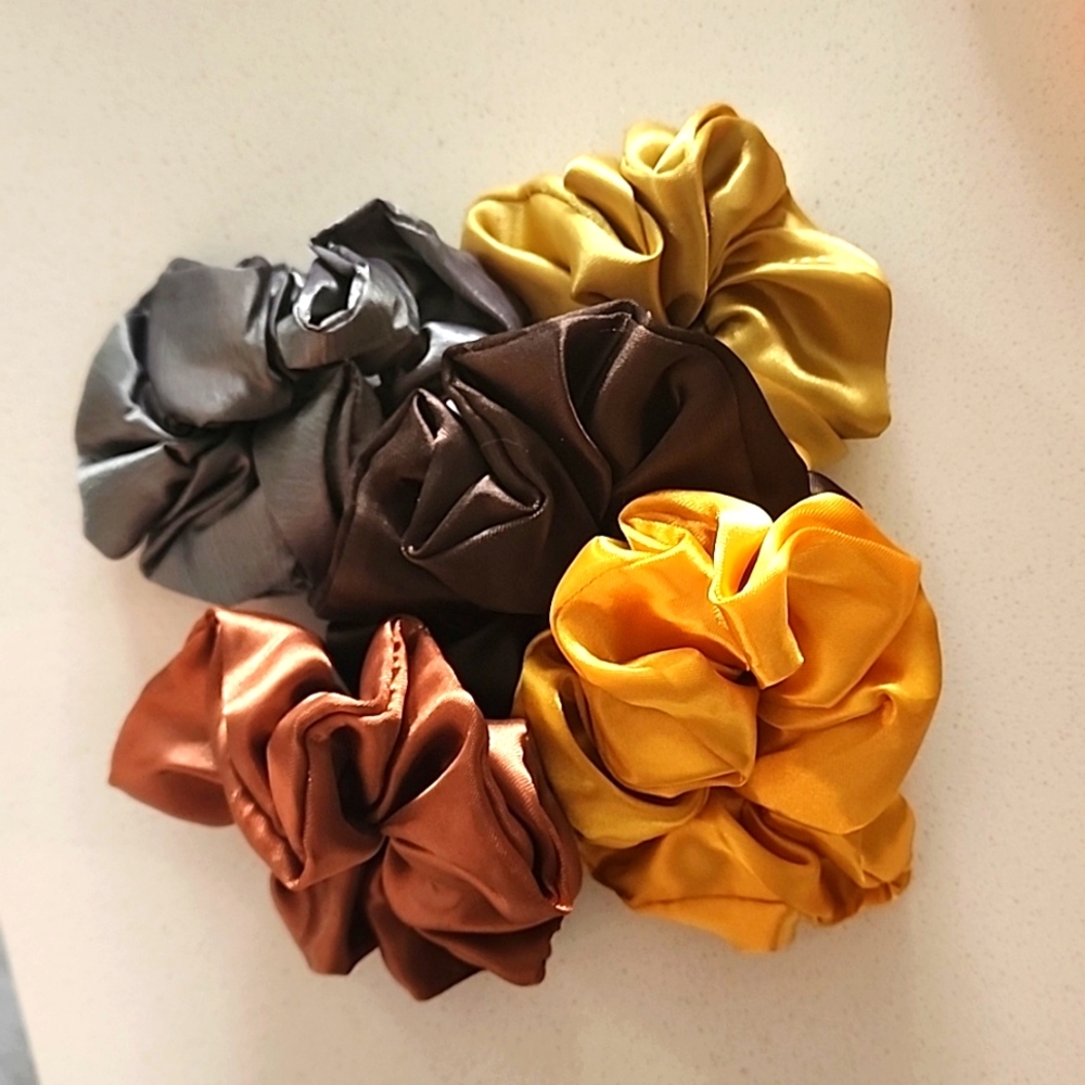 3/$25 Scrunchie bundle of 5 metalic/warm colors